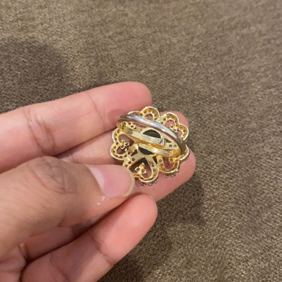 Wry beautiful cocktail ring - Picture 2 of 2